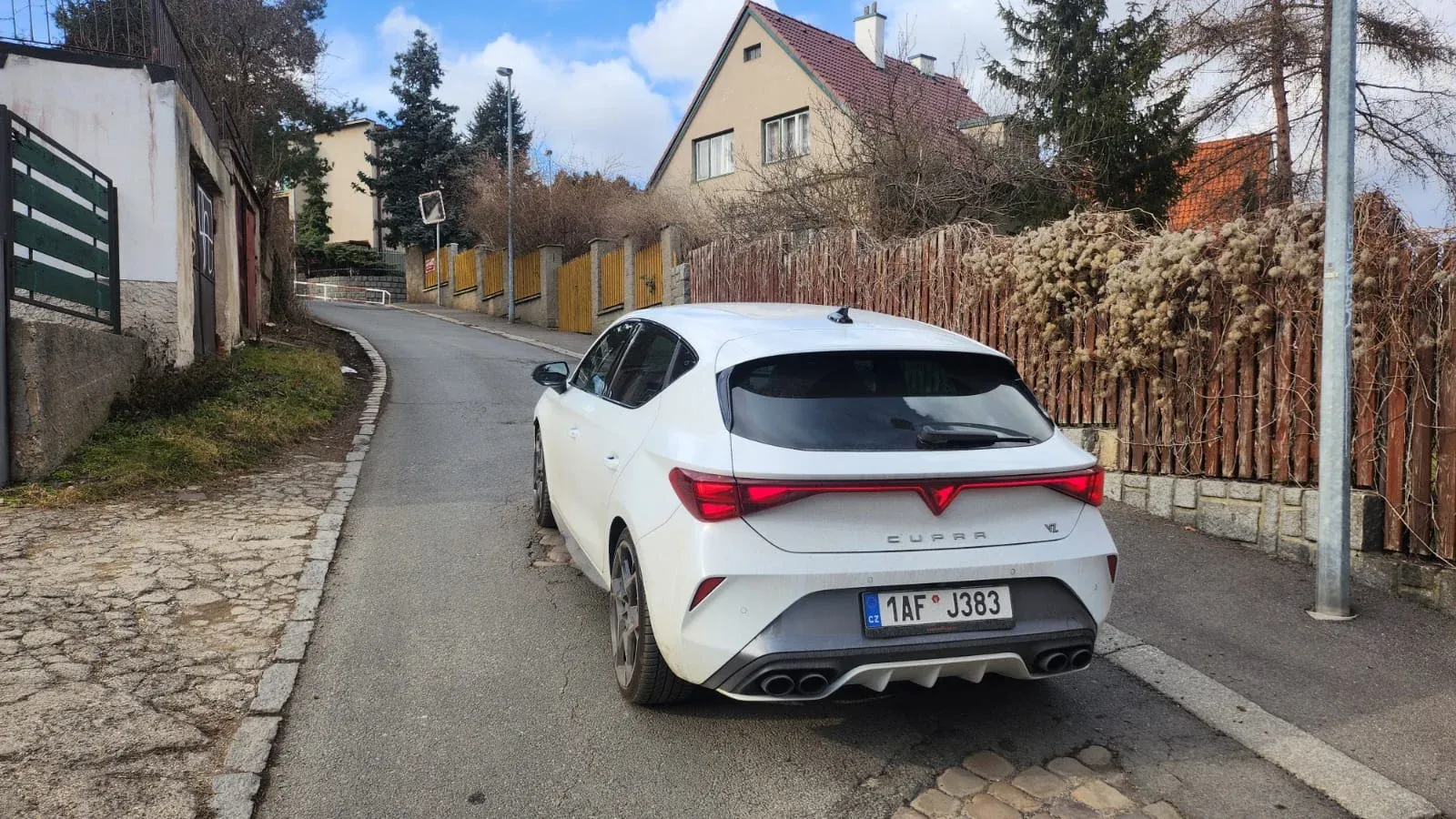 asistent jízdy do kopce má ho skoro každé auto